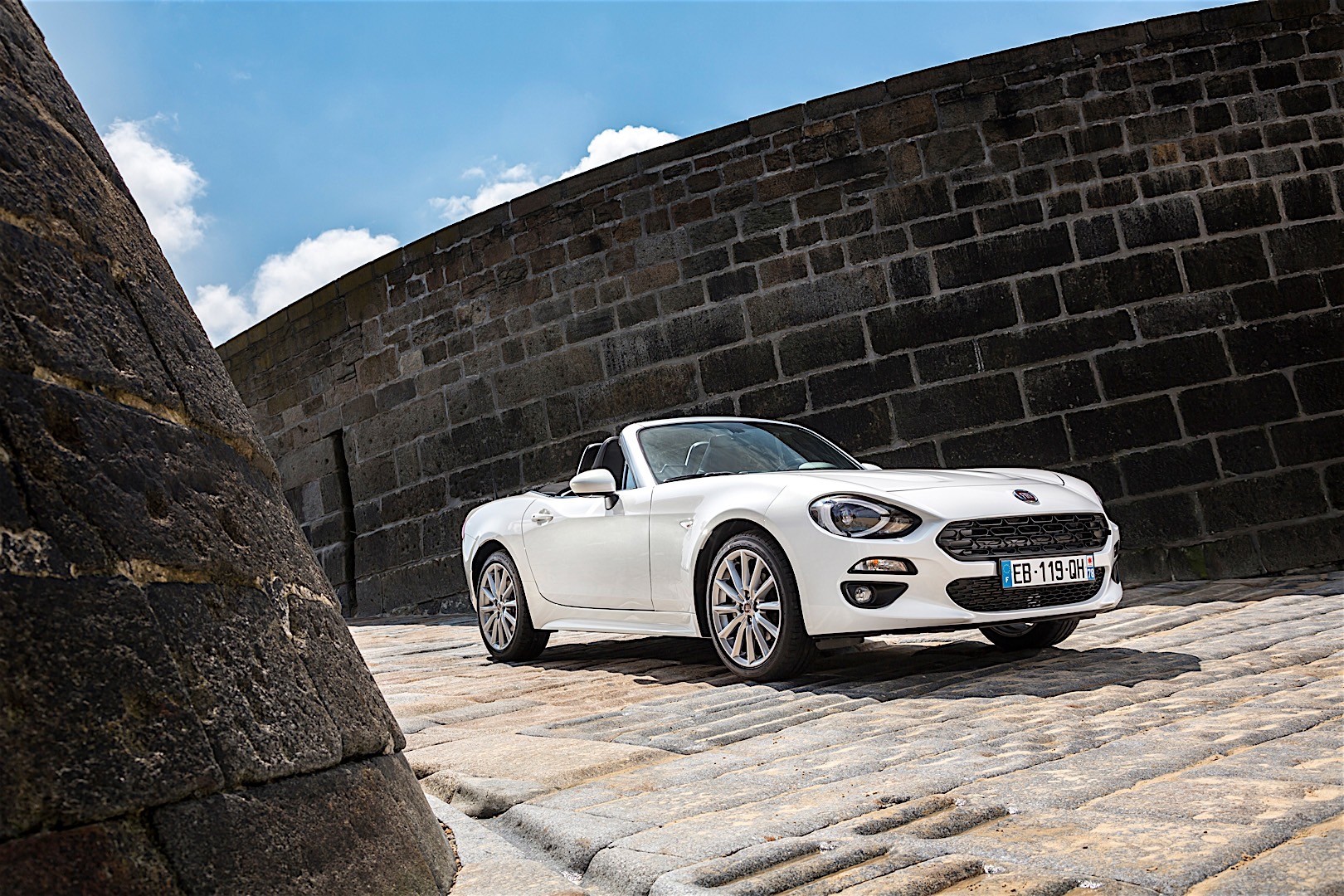 Fiat 124 Spider photo 8