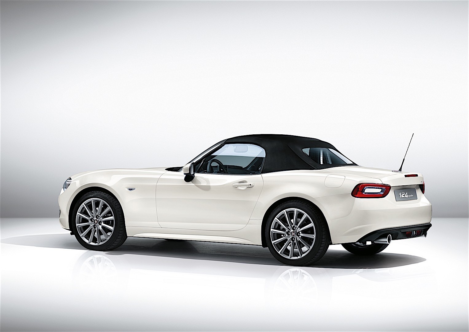Fiat 124 Spider photo 10