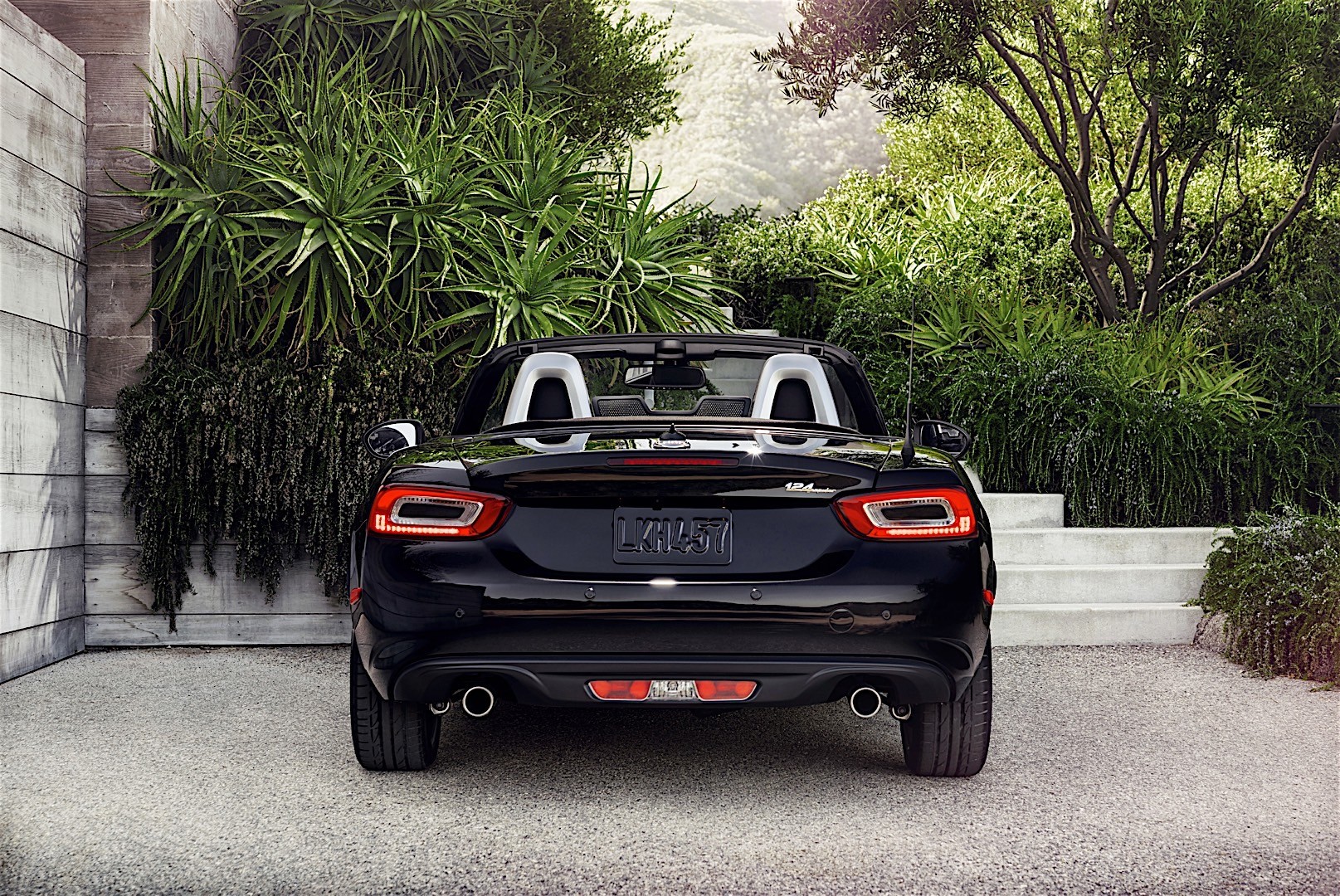 Fiat 124 Spider photo 21