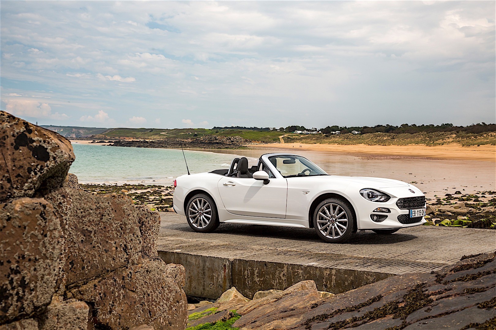 Fiat 124 Spider photo 23