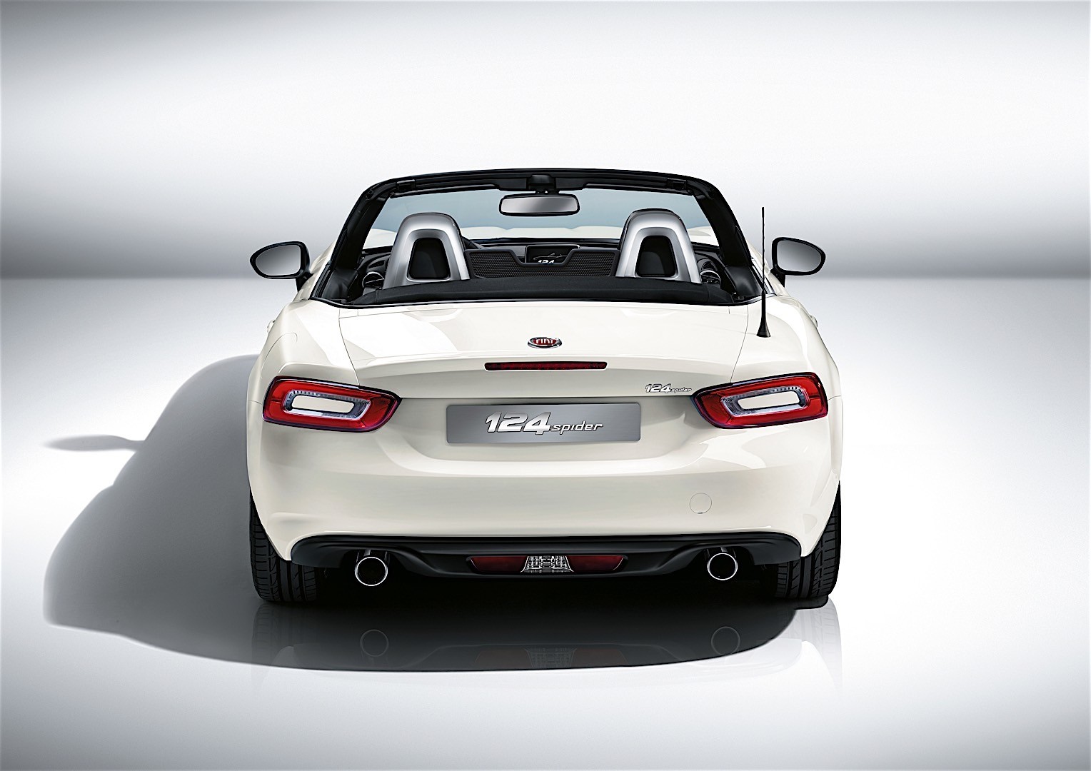 Fiat 124 Spider photo 25