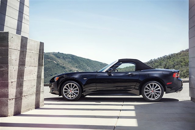 Fiat 124 Spider photo 27