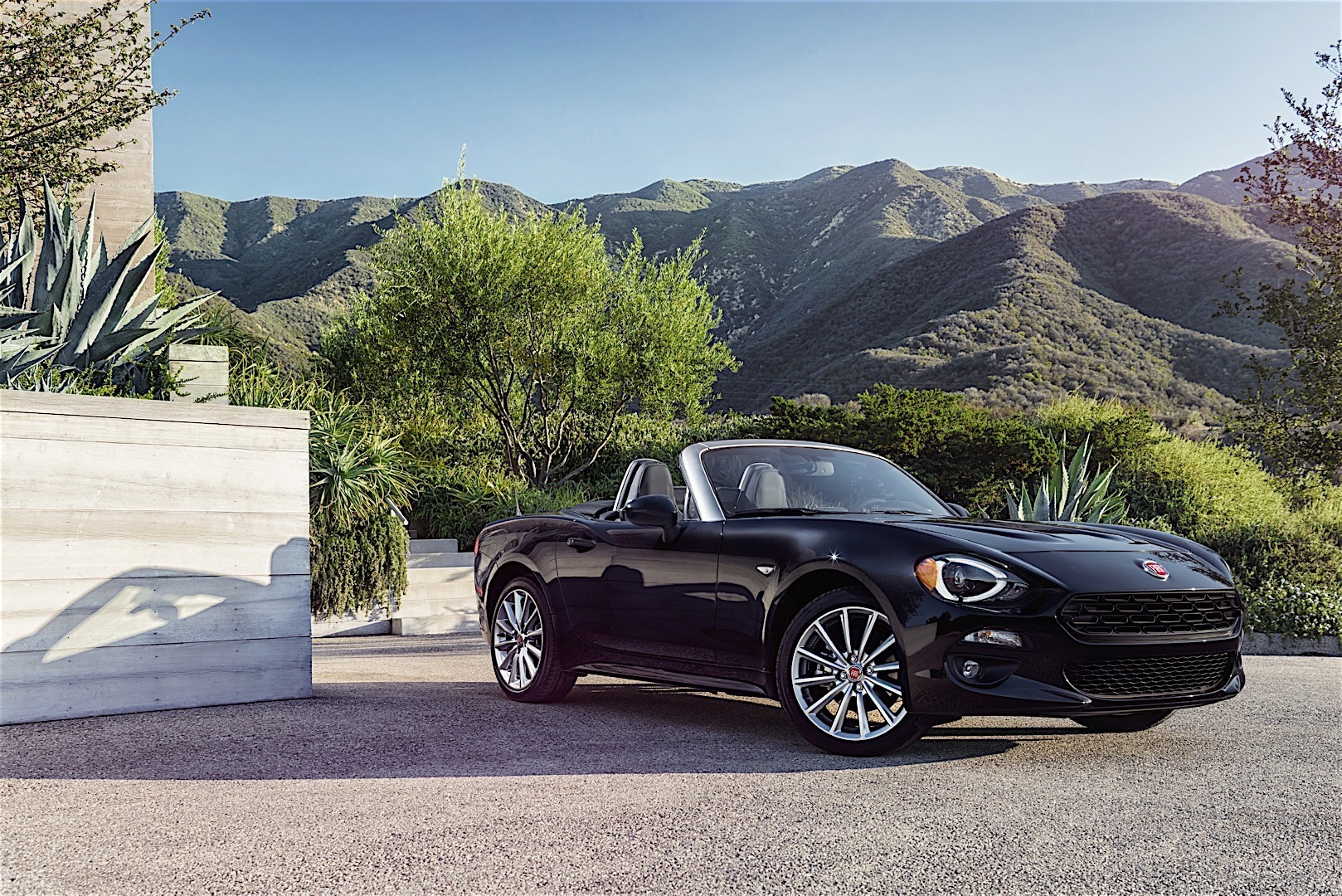Fiat 124 Spider photo 28