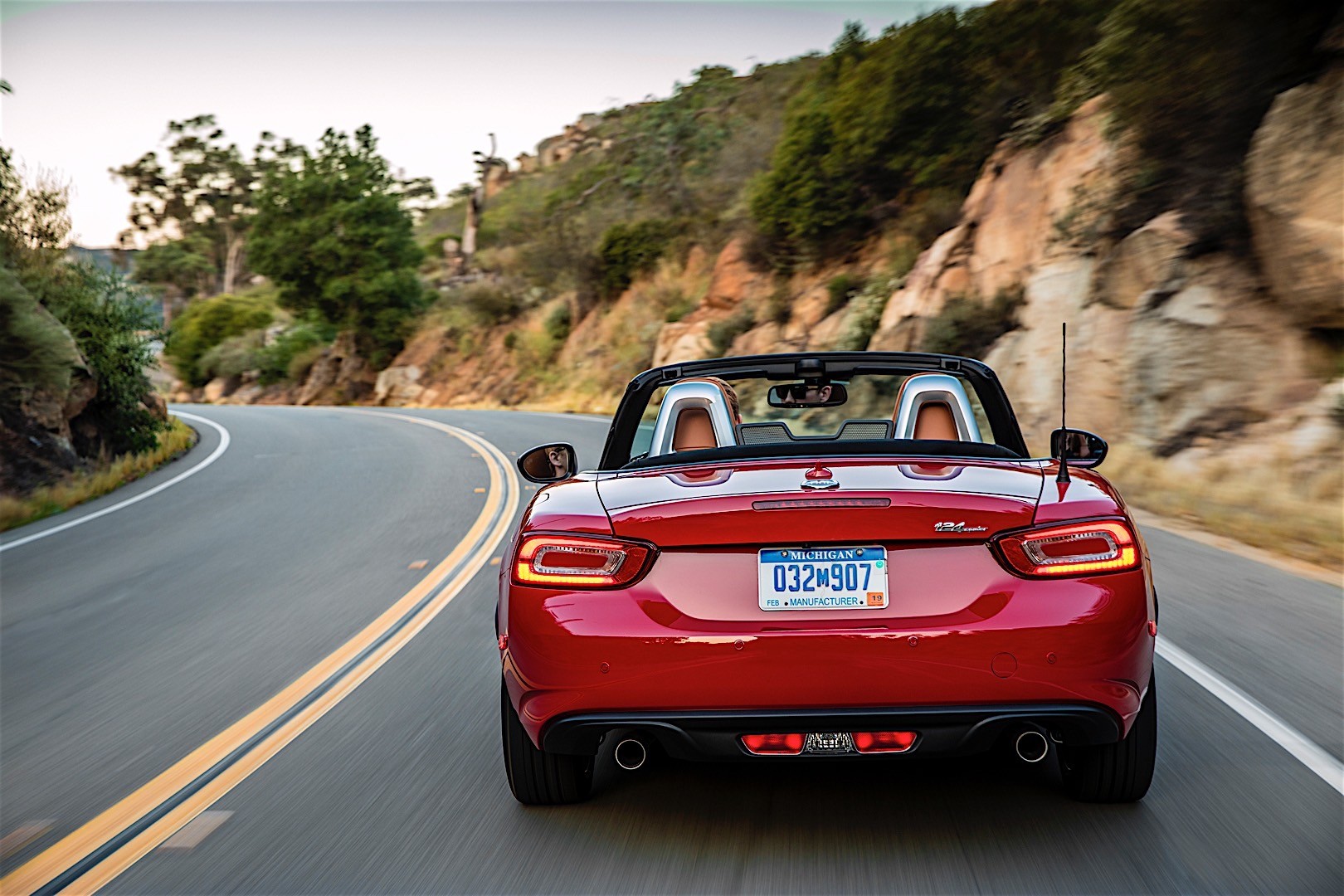 Fiat 124 Spider photo 31