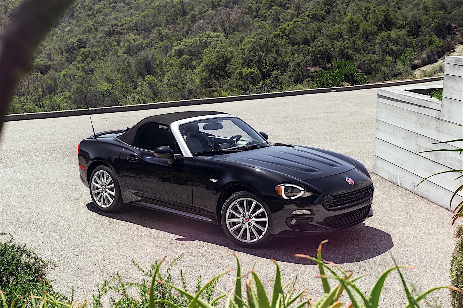 Fiat 124 Spider photo 32