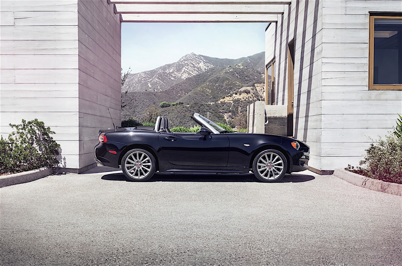 Fiat 124 Spider photo 33