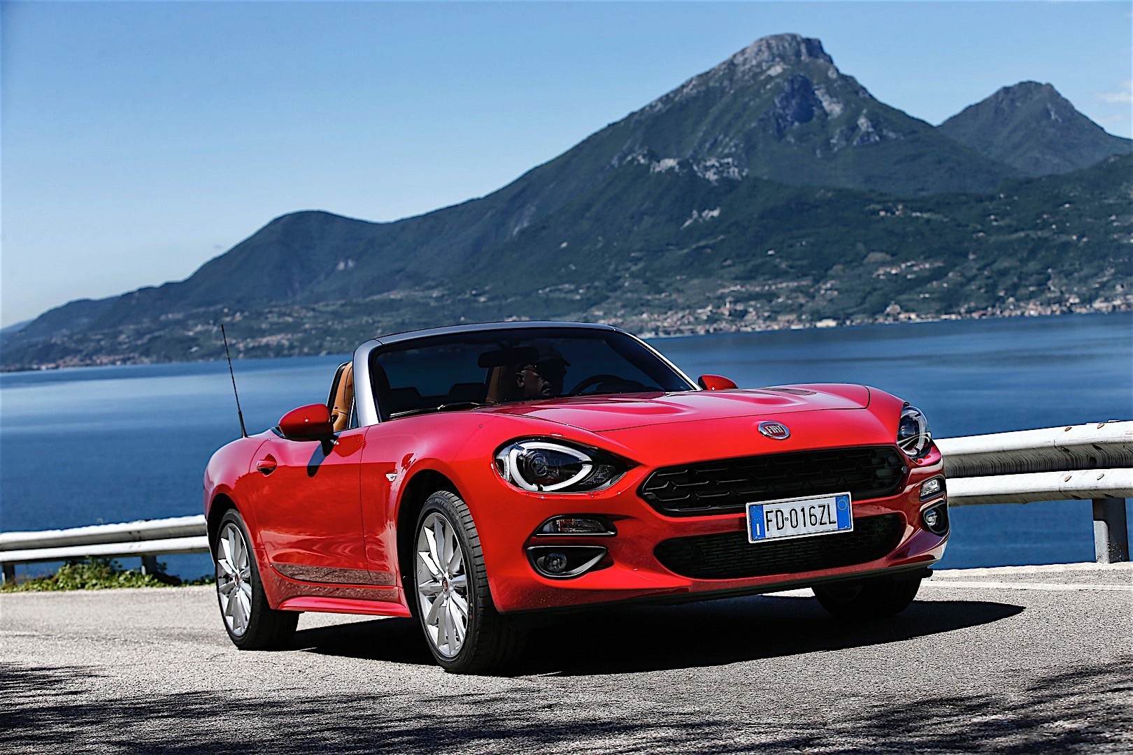 Fiat 124 Spider photo 35