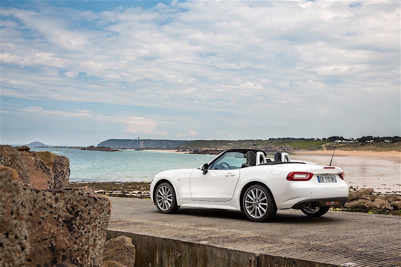 Fiat 124 Spider photo 36