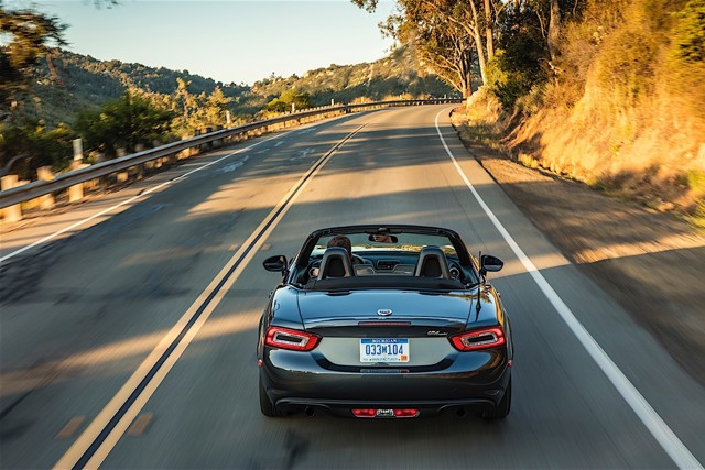 Fiat 124 Spider photo 38