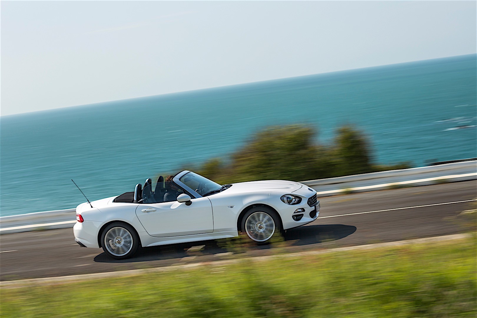 Fiat 124 Spider photo 48