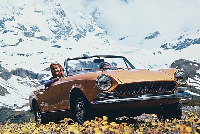 Fiat 124 Spider photo 1