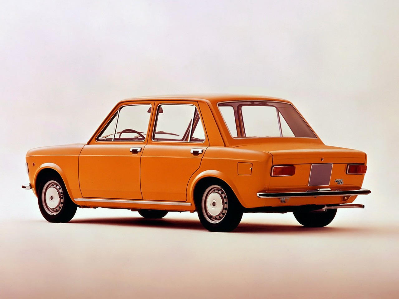 Fiat 128 Saloon photo 11