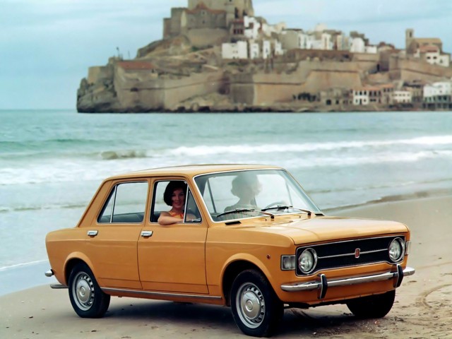 Fiat 128 Saloon foto 15