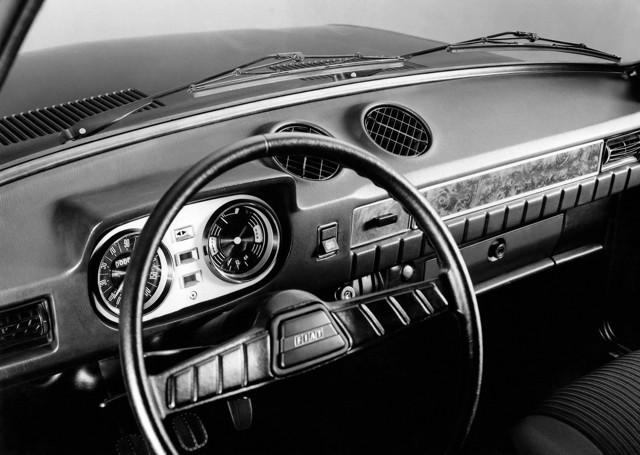 Fiat 128 Saloon foto 18