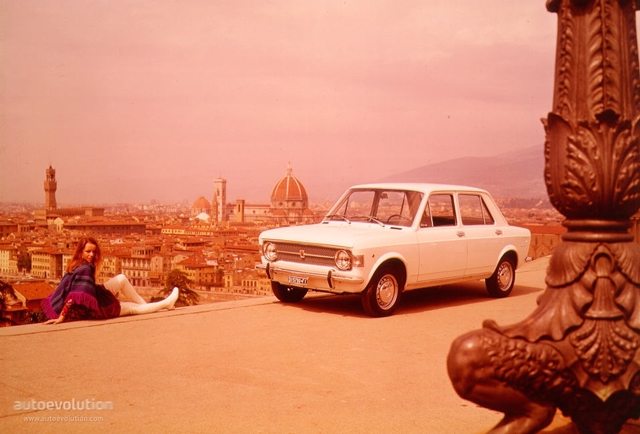 Fiat 128 Saloon foto 2