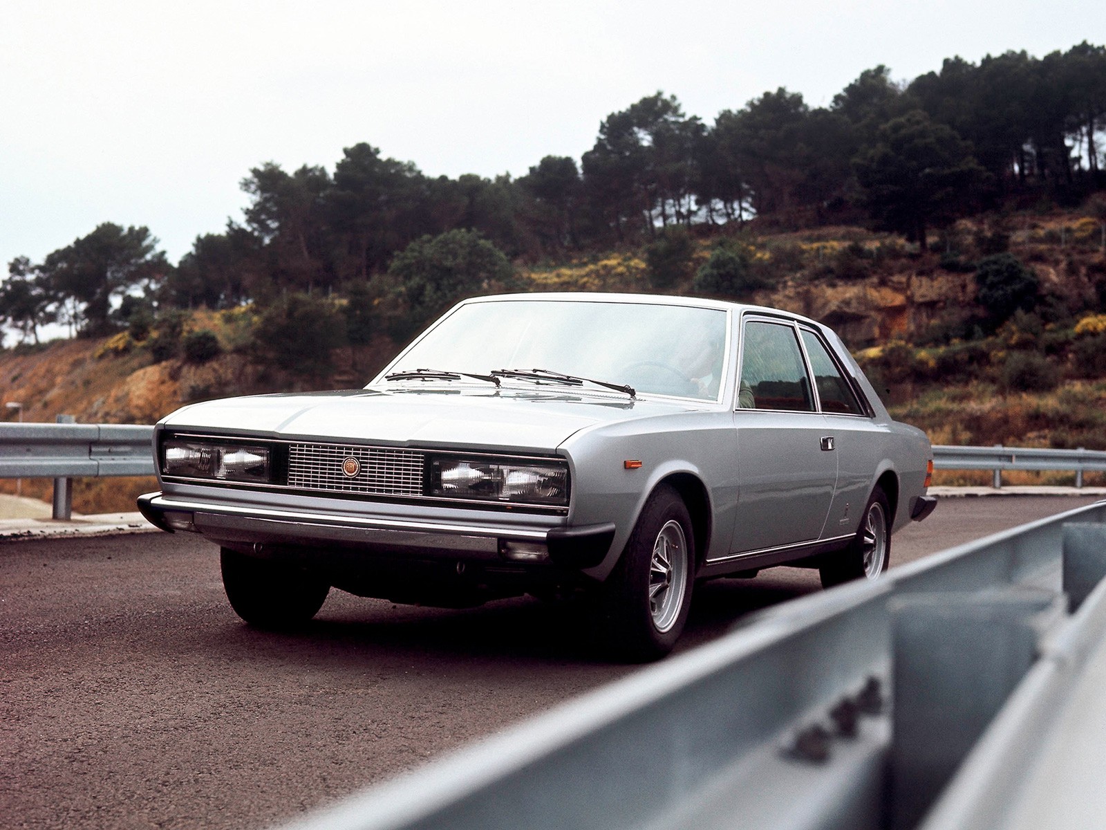 Fiat 130 Coupe photo 6