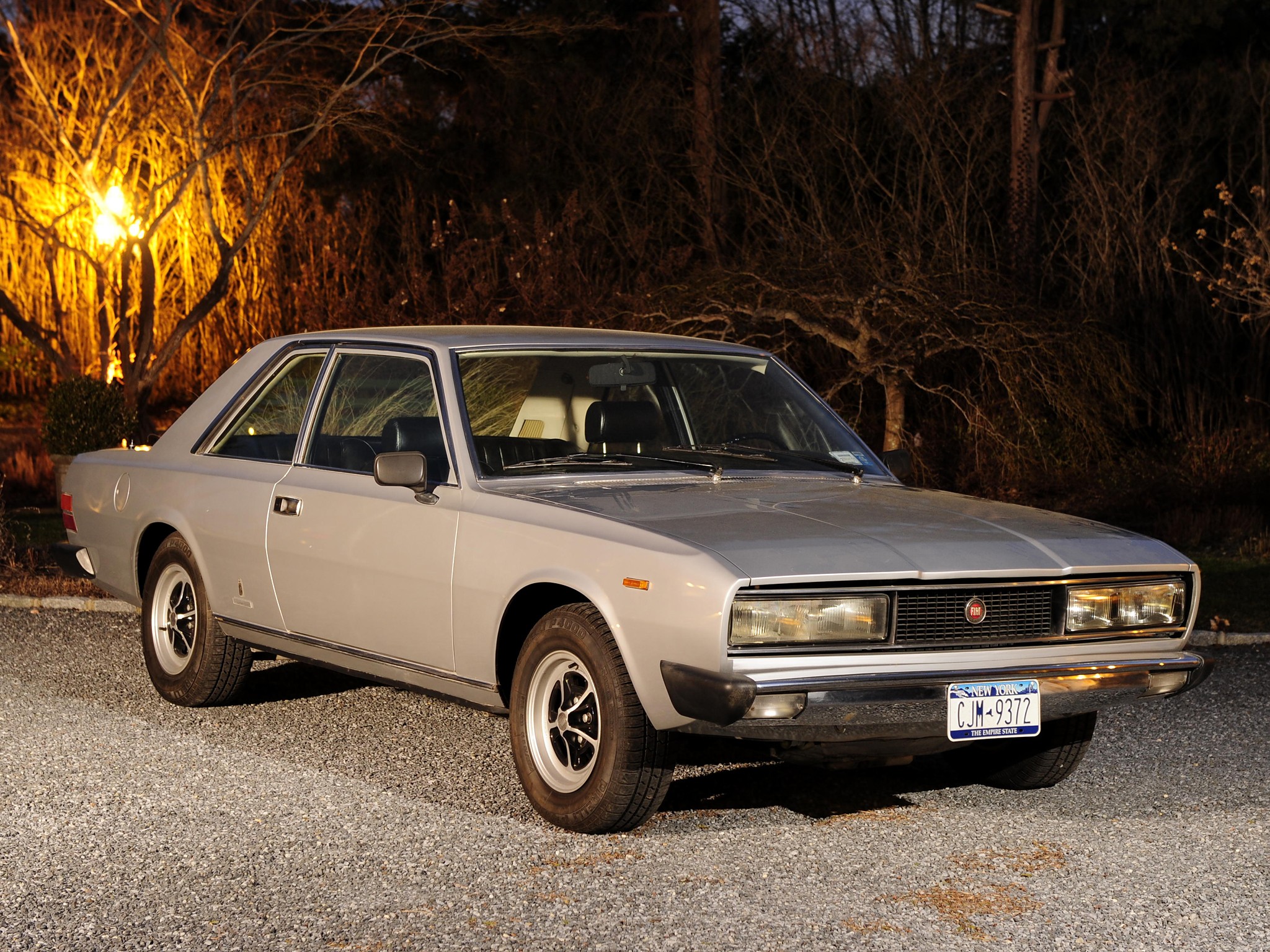 Fiat 130 Coupe photo 7