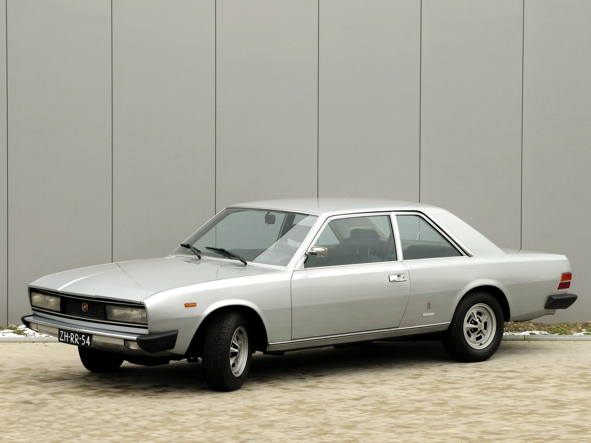 Fiat 130 Coupe photo 8