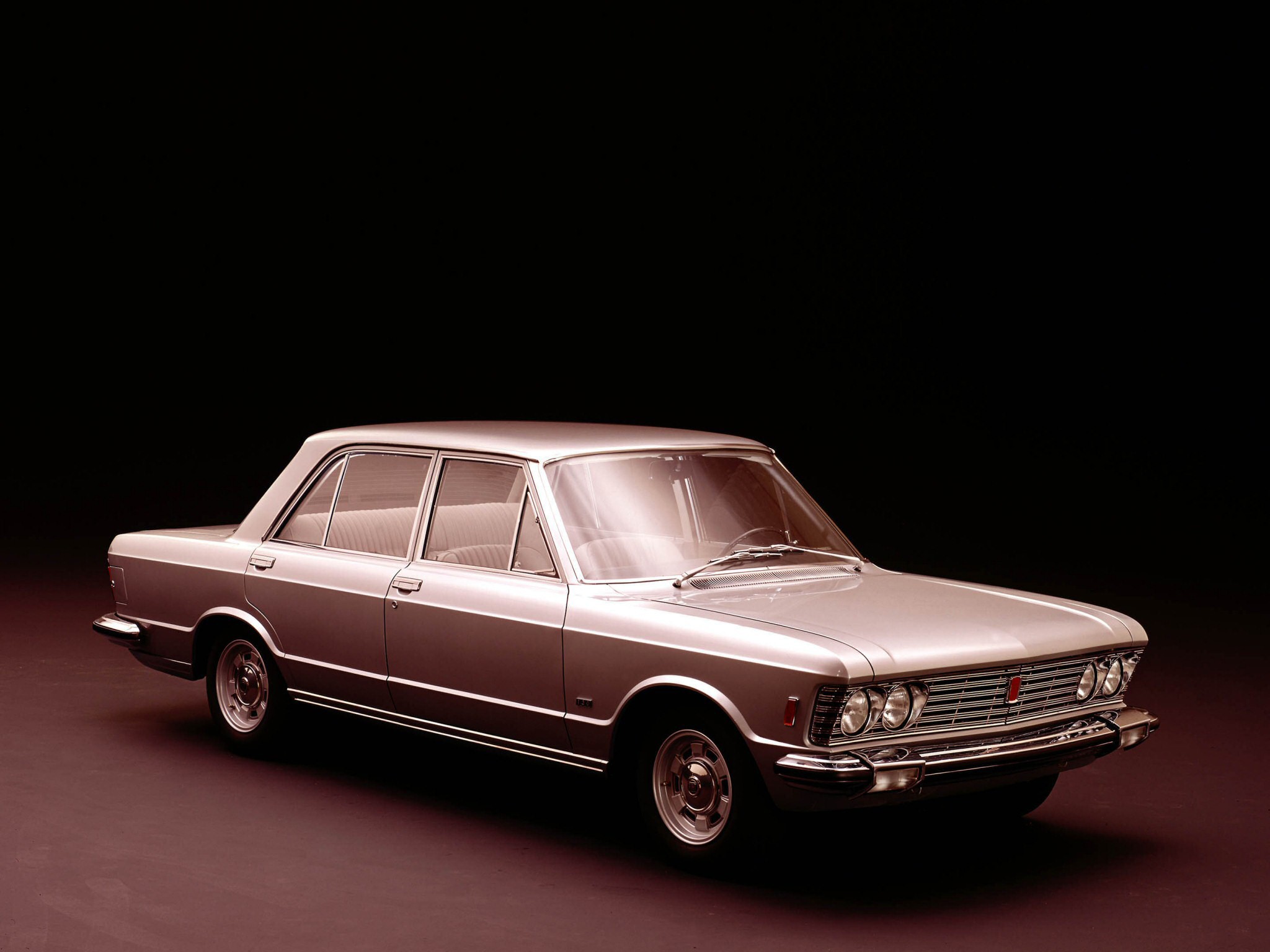 Fiat 130 Limousine photo 9