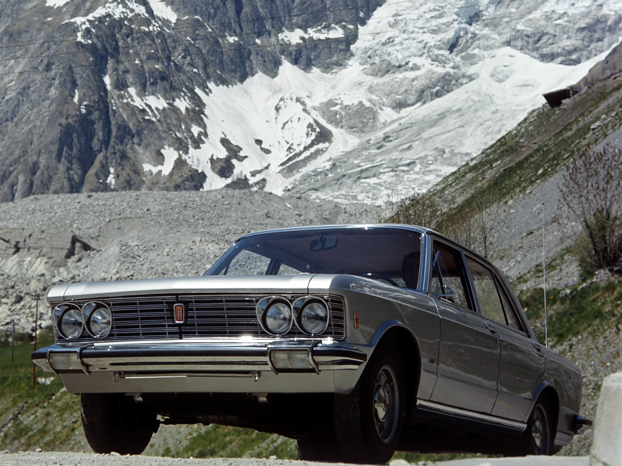 Fiat 130 Limousine photo 10