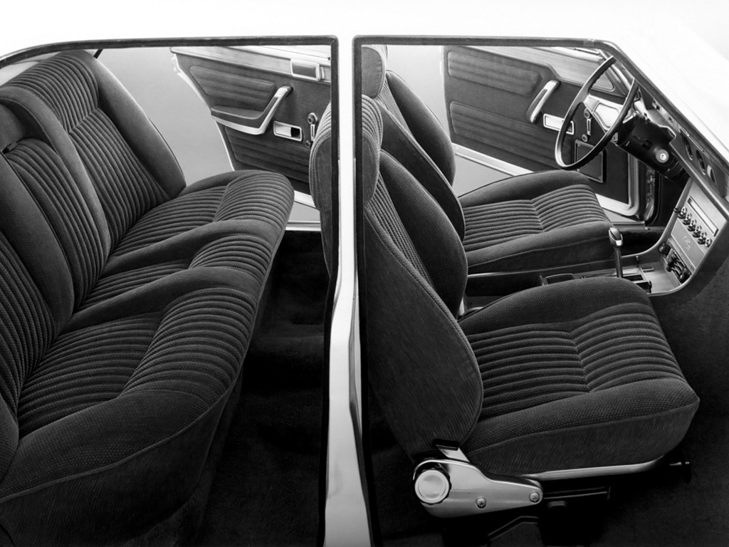 Fiat 130 Limousine photo 14