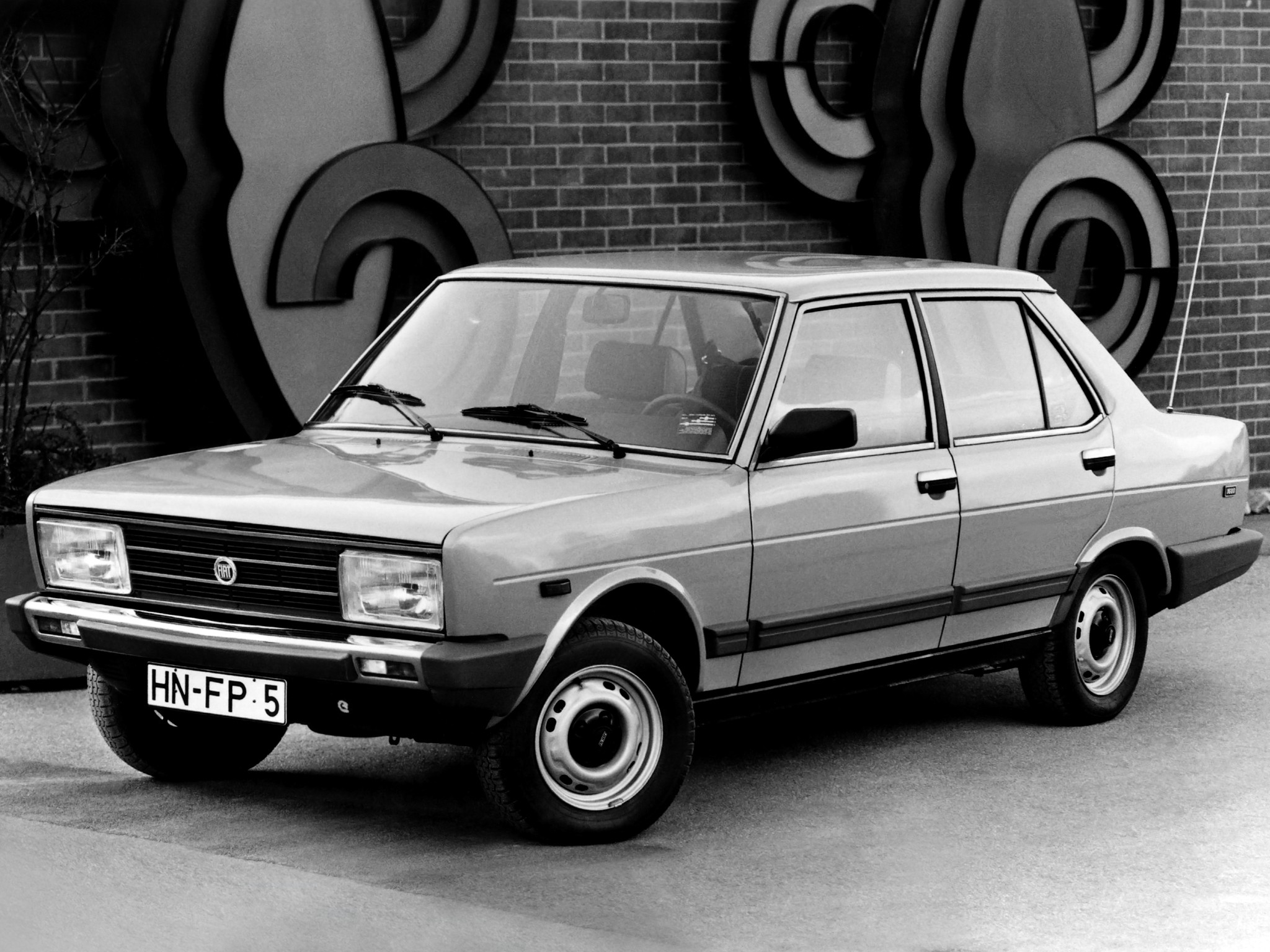 Fiat 131 4 Doors photo 5