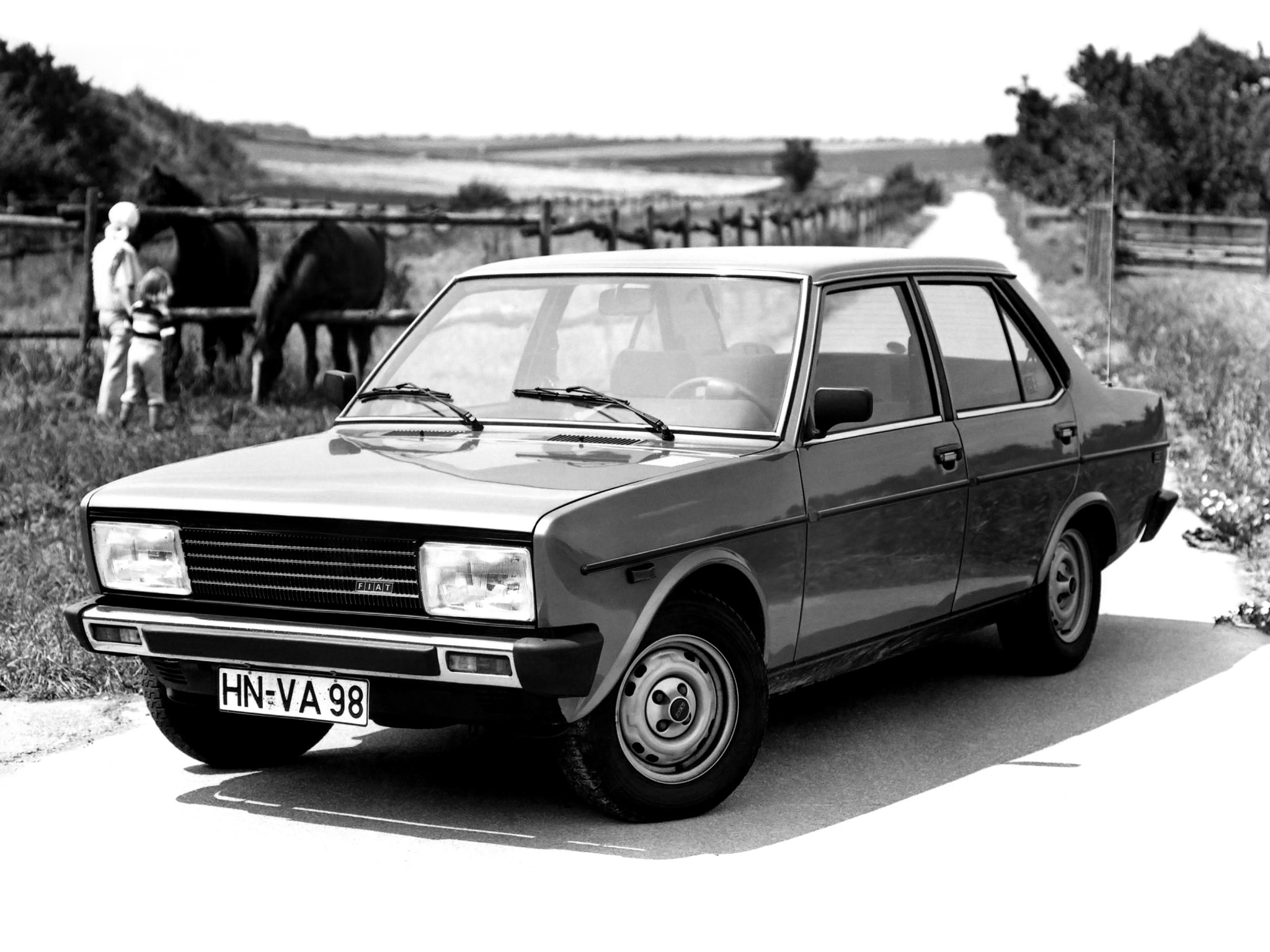 Fiat 131 4 Doors photo 9