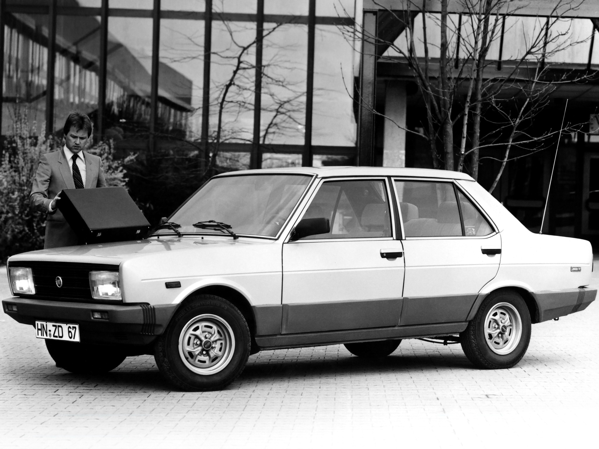 Fiat 131 4 Doors photo 6