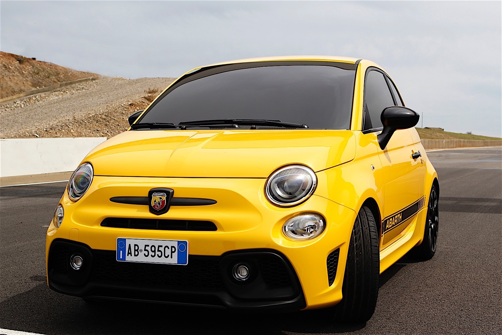Fiat 500 Abarth photo 21