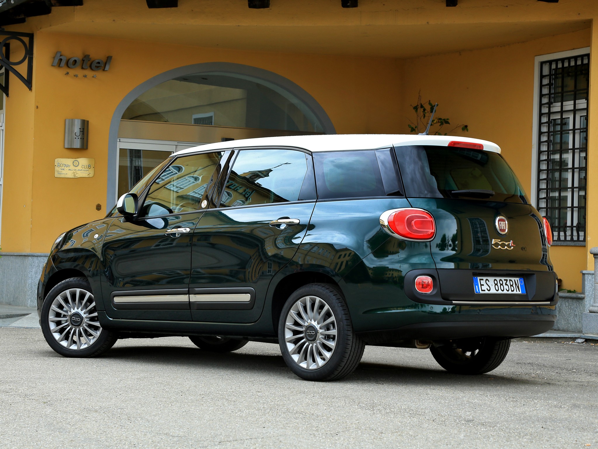 Fiat 500L Living photo 11
