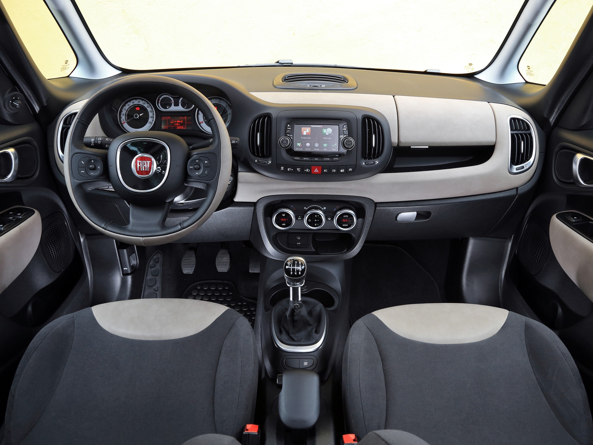 Fiat 500L Living photo 30