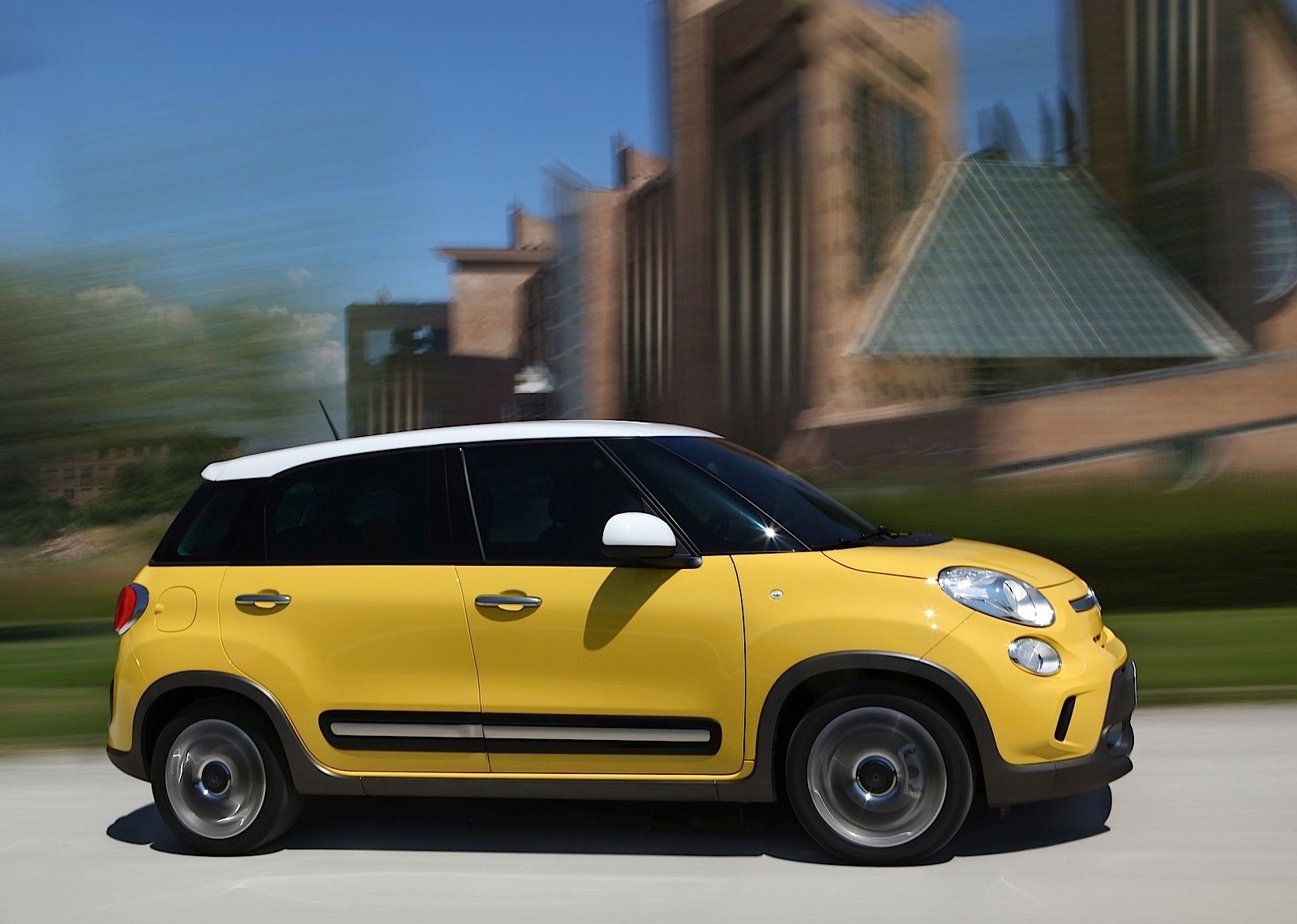Fiat 500L Trekking photo 10