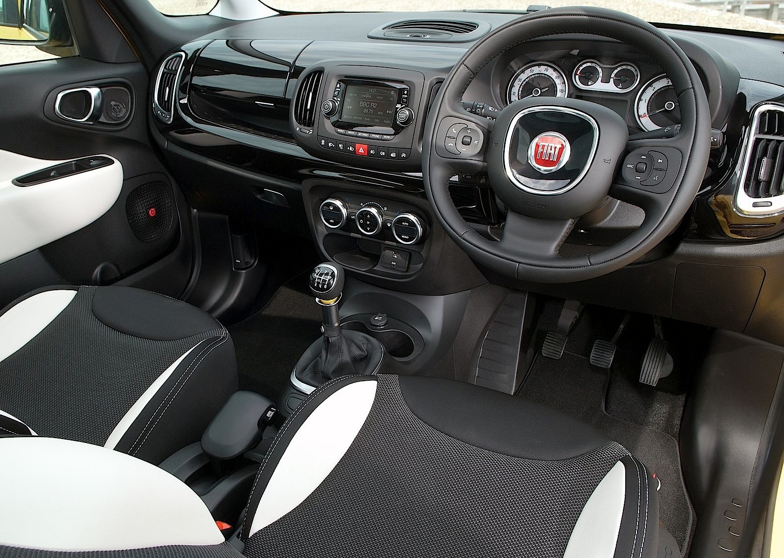 Fiat 500L Trekking photo 57