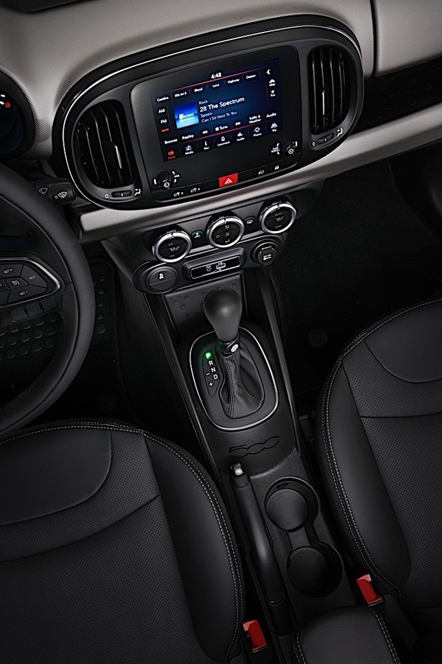 Fiat 500L Urban photo 27