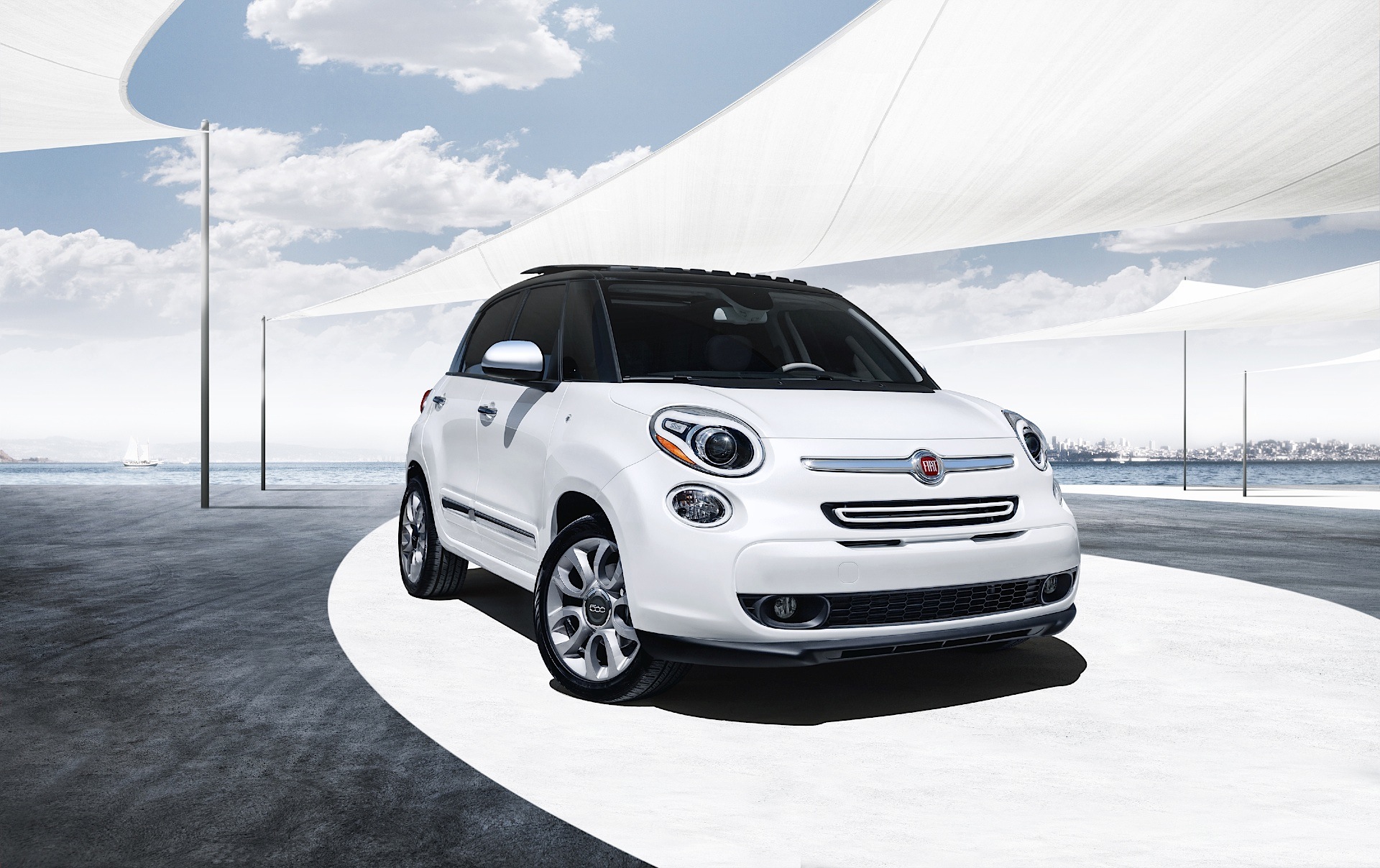 Fiat 500L photo 2