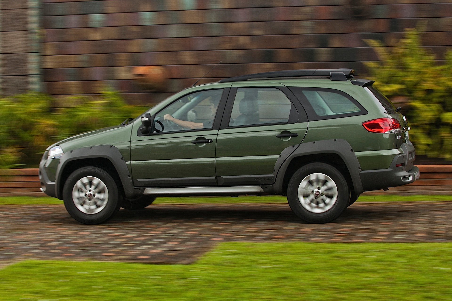 Fiat Palio Weekend photo 11