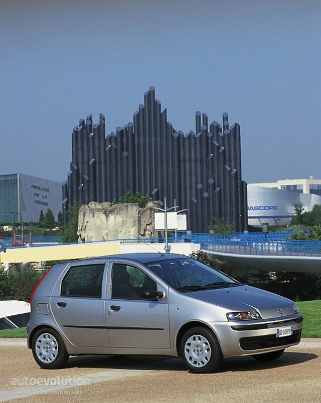 Fiat Punto 5 Doors photo 2