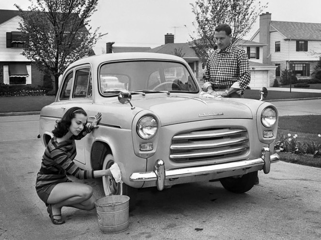 Ford Anglia 100E photo 2