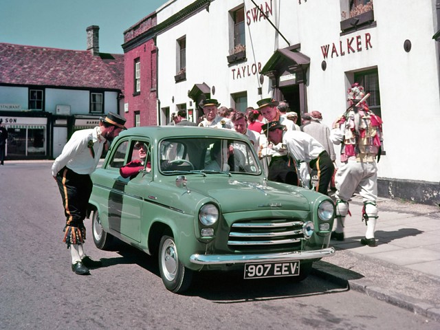 Ford Anglia 100E photo 6