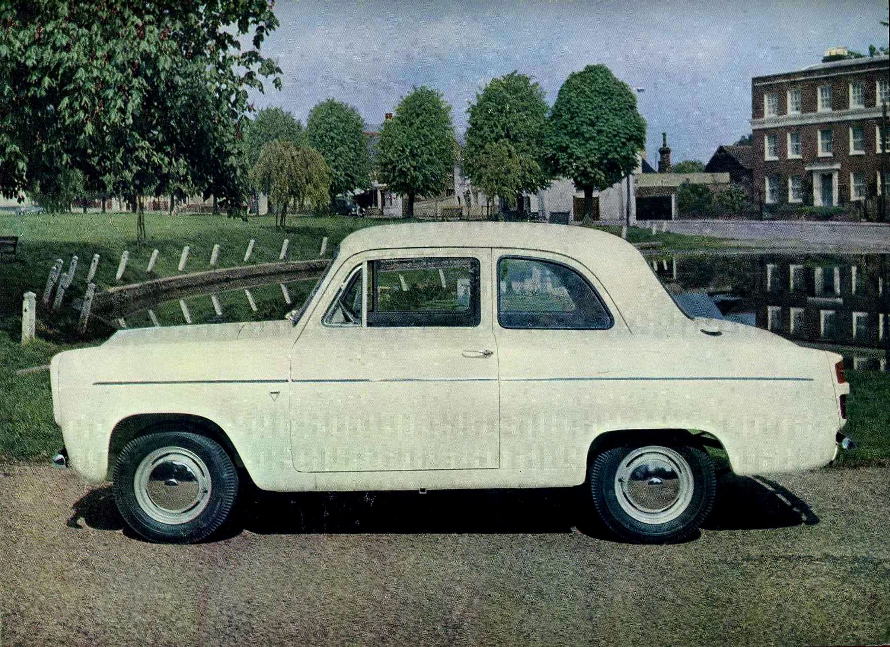 Ford Anglia 100E photo 8