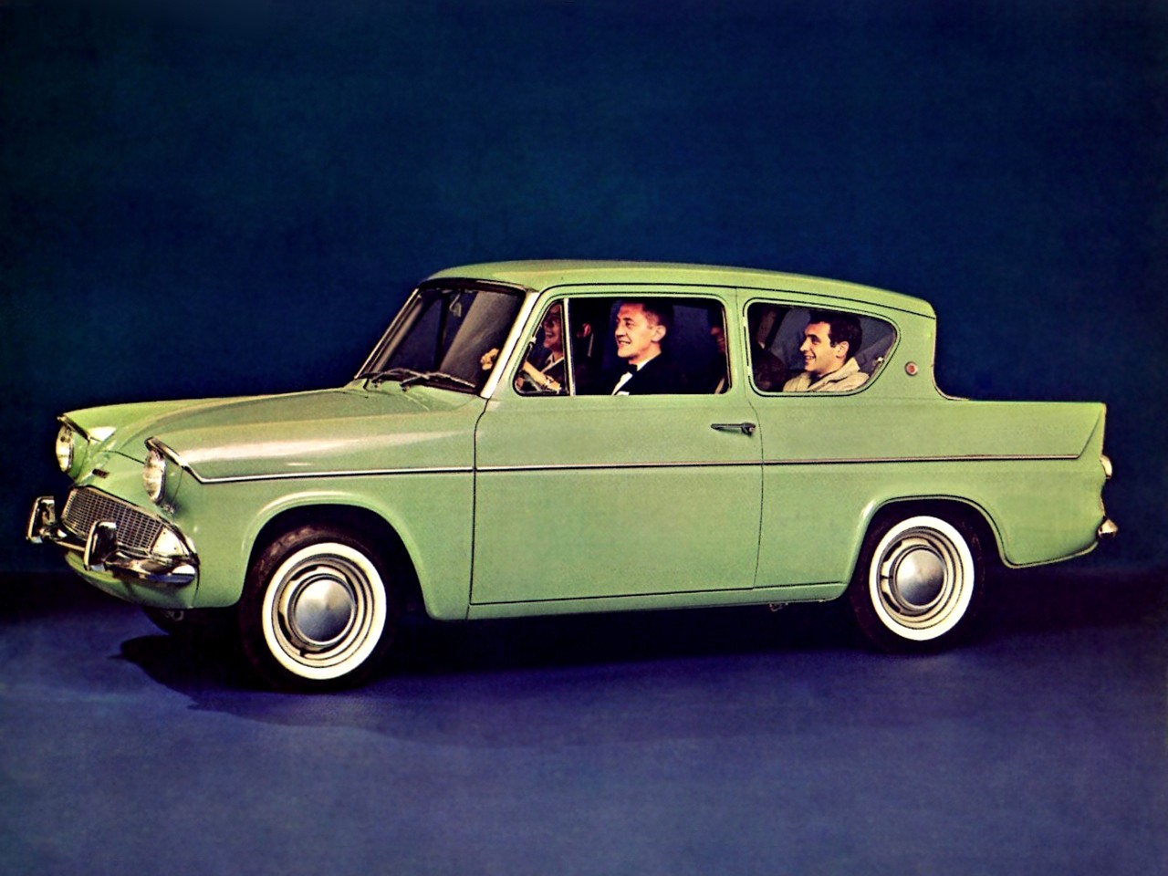 Ford Anglia 105E photo 11