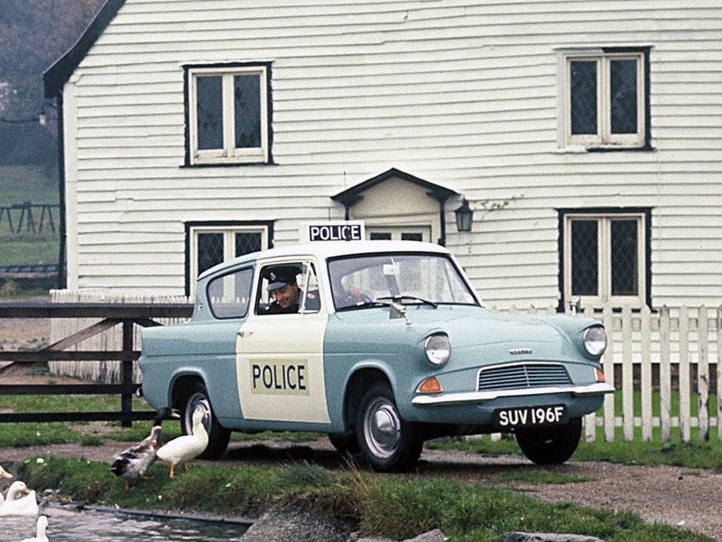 Ford Anglia 105E photo 2
