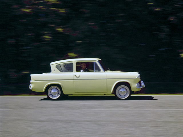 Ford Anglia 105E photo 4