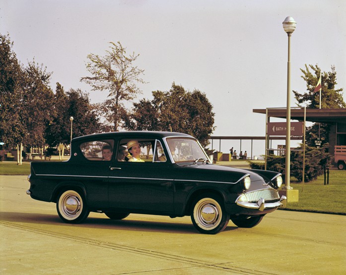 Ford Anglia 105E photo 5