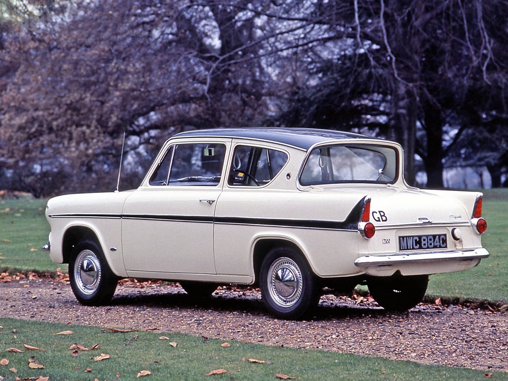 Ford Anglia 105E photo 8