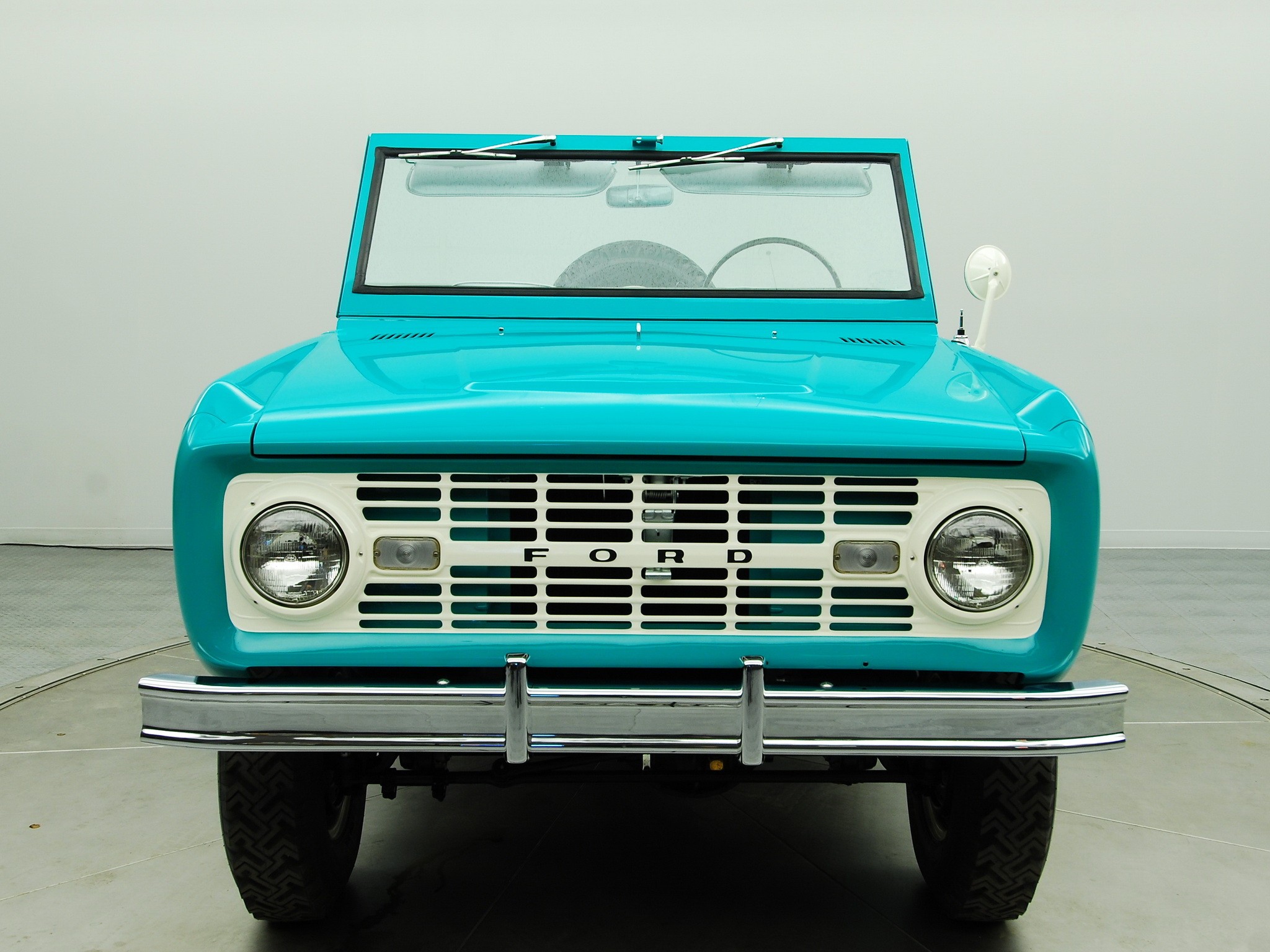 Ford Bronco photo 7