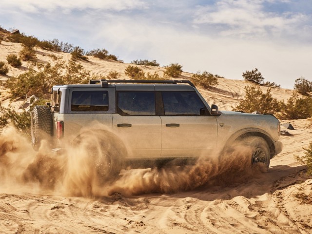 Ford Bronco photo 4