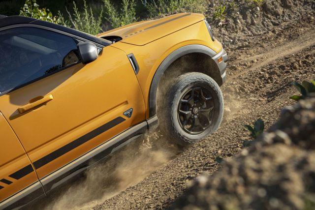Ford Bronco photo 2