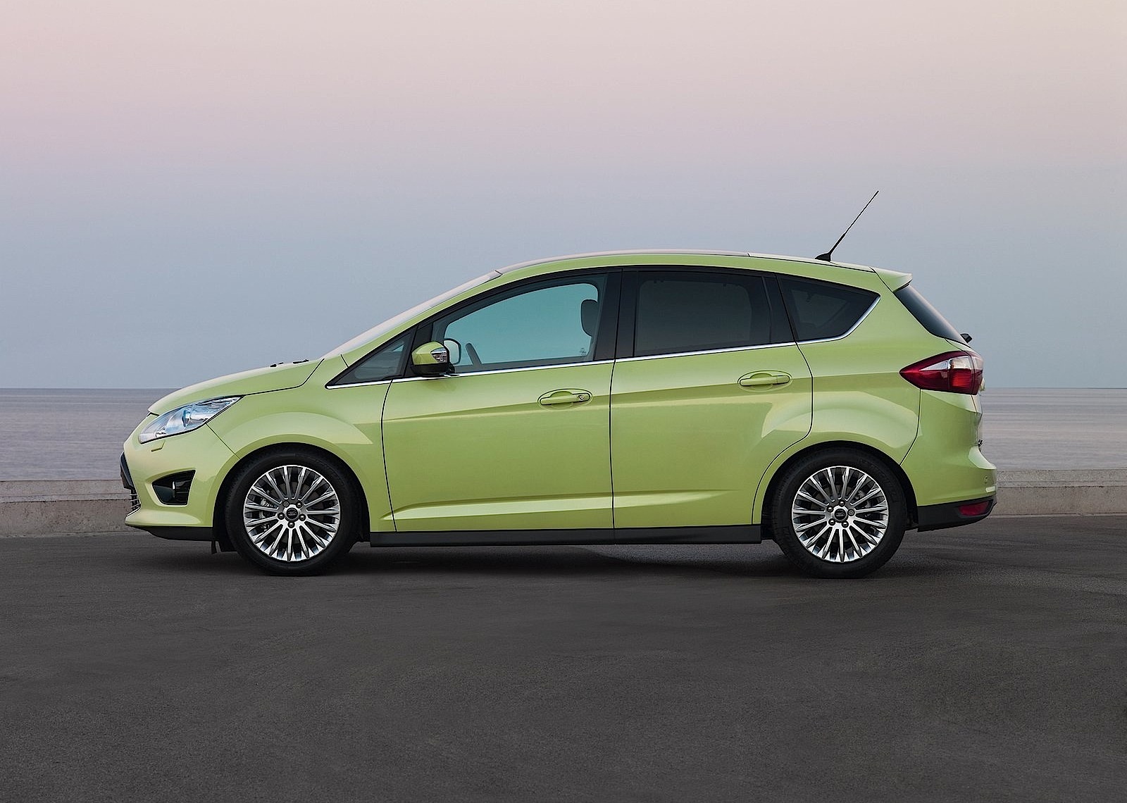 Ford C-Max photo 8