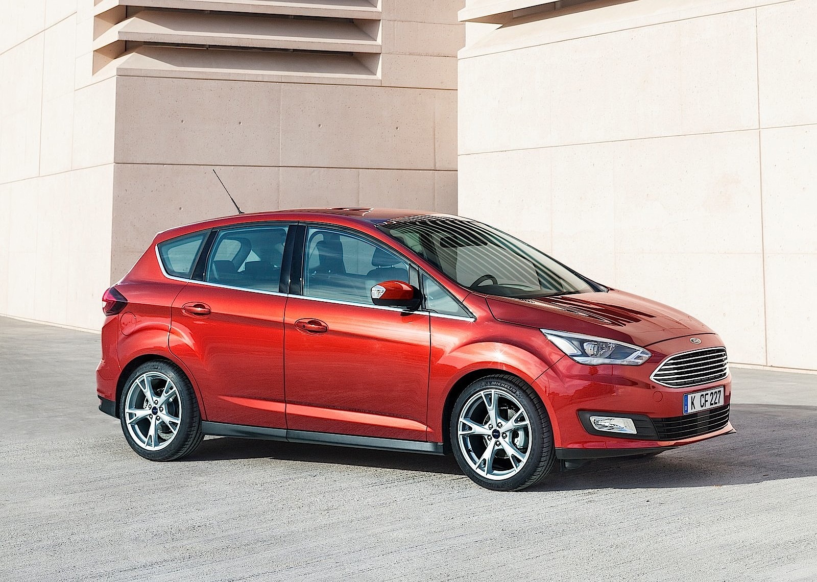 Ford C-Max photo 17